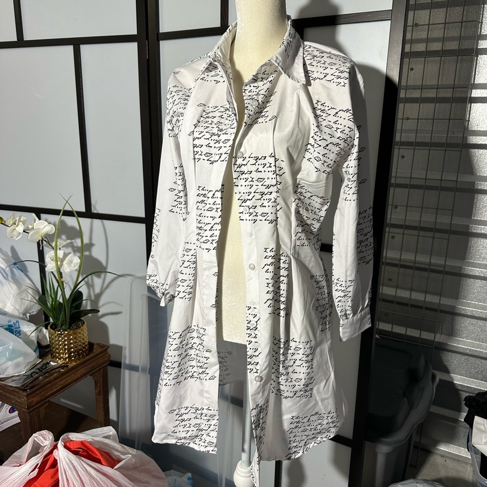 Spoon shirt long jacket top hidden button up words print NWT